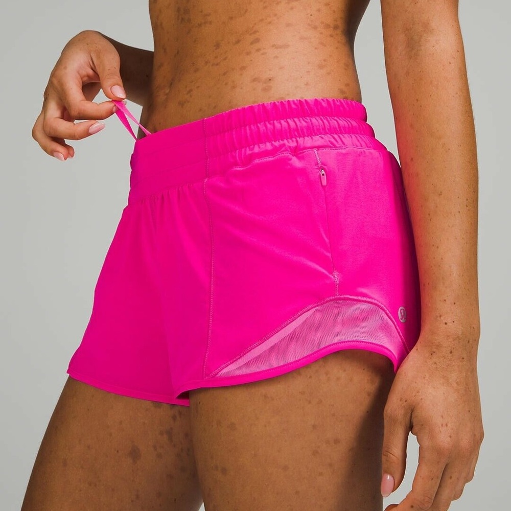 Lululemon pow pink hotty hot 2.5 in low rise shorts